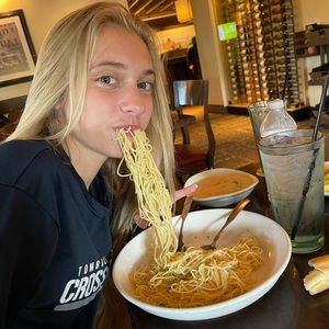 Meet your Posher, Alexis